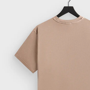 T-shirts pour hommes, design minimaliste, texture lisse, respirant, haut décontracté d'été avec logo personnalisable pour les acheteurs en gros - Product Image 5
