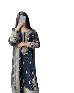 Ensemble Salwar Kameez Dupatta de créateur en soie Georgette réversible, broderie de sequins multicolores de 5 mm, taille M XXL, magnifique - Product Image 1