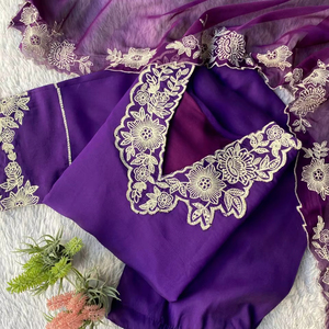 Conjunto de Tres Piezas de Ropa Étnica Festiva para Mujer, Top de Seda Romana Bordado, Pantalón y Dupatta de Organza Suave, Tallas M a XXL - Product Image 1