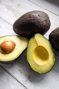 HIGH QUALITY IQF FROZEN AVOCADO <b>SLICES</b> / COMPETITIVE PRICE FROZEN FRUIT FOR FOODSERVICE CHAINS - Product Image 6