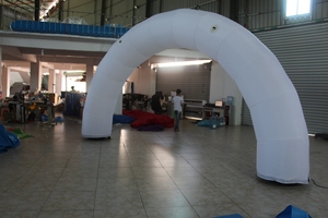 Arche gonflable imperméable blanche de plus de 12 pieds de haut pour les événements publicitaires - Product Image 2