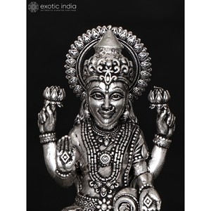 Petite statue superfine en laiton de 4 pouces de la déesse Lakshmi Sculpture de bénédiction plaquée argent - Product Image 3