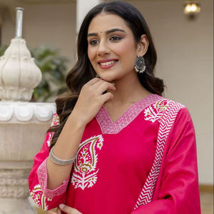 Conjunto de Kurti con Lentejuelas para Fiestas y Bodas en Tela de Rayón Premium - Product Image 1