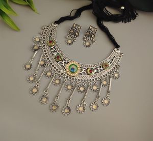 Ensemble de boucles d'oreilles collier fusion oxydé polyvalent pour tenues ethniques et contemporaines pour mariages et festivals - Product Image 1