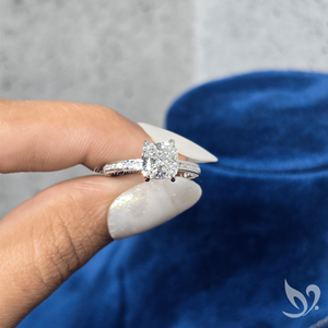 Bague de fiançailles en or blanc 10K avec diamant de laboratoire taille coussin 2 carats, sertie pavé, certifiée IGI - Product Image 5