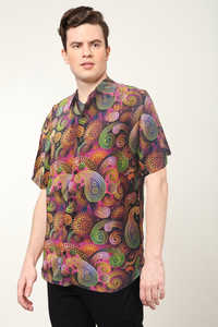 Chemise pour homme contemporaine multicolores en polyester à imprimé floral, coupe classique avec col chemise et manches courtes pour un usage décontracté - Product Image 3