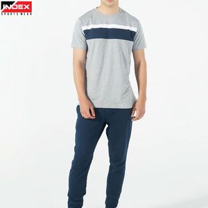 Ensemble de survêtement pour homme de haute qualité, fabriqué aux États-Unis, t-shirt et pantalon, tissu respirant premium, idéal pour la gym, la course à pied et le fitness, confortable et élégant. - Product Image 1