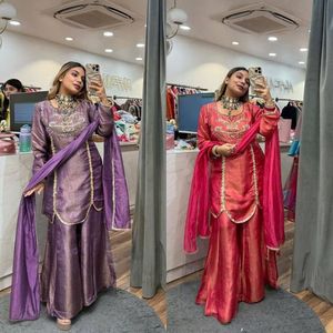 Traje Sharara de Seda Romana Simar Premium con Bordado de Lentejuelas y Dupatta de Seda Organza para Colección de Bodas a Precio Mayorista - Product Image 2