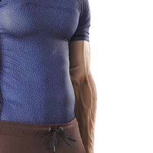 T-shirt de compression personnalisé pour homme, bleu marine imprimé, à manches courtes, col ras du cou, ajusté, pour entraînement sportif, protection anti-UV, sous-vêtement de sport athlétique - Product Image 4