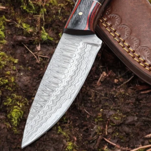 Couteau de chasse artisanal en acier Damas à lame pleine, manche ergonomique en bois pour le camping en plein air, le bushcraft et la survie - Product Image 3