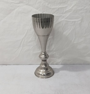 Urne en métal faite à la main de style vintage, finition cuivre décorative, vase à fleurs en forme de gobelet, centre de table, décoration d'intérieur - Product Image 5