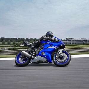 Moto de course sur circuit Yamaha YZF R6 600cc d'occasion, idéale pour la compétition, le motorsport et l'entraînement sur circuit. - Product Image 5