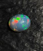 Magnifique opale d'Éthiopie naturelle multicolore, effet feu, cabochon.