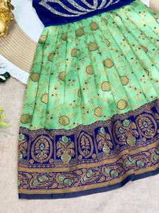 Robe de Soirée Jacquard Royale pour Enfants avec Élégant Travail Magham pour Mariages, Remises de Diplômes et Occasions Festives de Diwali - Product Image 5