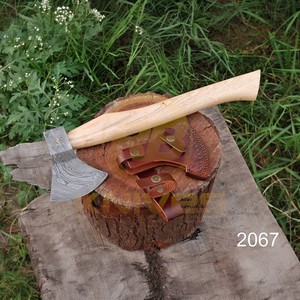 Hache de camping artisanale en acier Damas avec manche en bois de frêne et étui en cuir, hache de survie Tomahawk, OEM ODM, vente en gros - Product Image 5