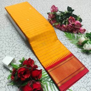 Contraste festif : Saree à motif à carreaux Minawork avec un chemisier lourd - Product Image 4