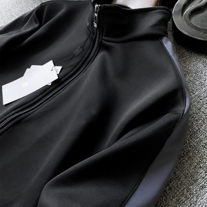 Conjunto Deportivo de Invierno Negro para Hombre, Marca Crescent Wear, Estilo Moderno y Urbano, Chaqueta con Cierre Completo 100% Algodón - Product Image 2