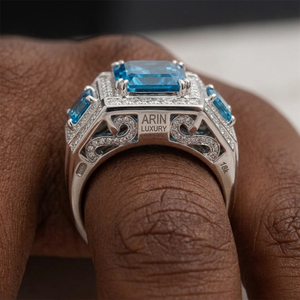 Bague Hip Hop Bleue Taille Émeraude avec Diamants Ronds, Bague Statement Sertie de Diamants, Bijoux de Luxe en Diamants de Laboratoire, Création de Designer pour Homme - Product Image 2