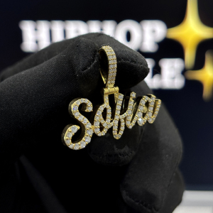 Colgante Personalizado de Nombre en Cursiva con Incrustaciones de Moissanita Estilo Hiphop, Plata de Ley 925, Chapado en Oro de 18K - Product Image 3