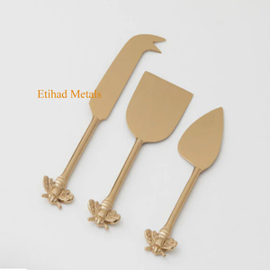 ชุดมีดชีสทองเหลืองโบราณแบบตอกลาย 3 ชิ้น มีดชีสสแตนเลสพร้อมด้ามทองเหลือง - Product Image 3