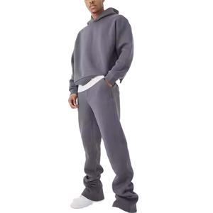 Chándal de primavera cálido con logotipo personalizado para hombre, venta al por mayor, trajes de jogging de poliéster en blanco hechos a medida con características de temporada de invierno - Product Image 1