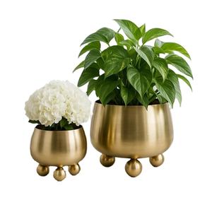 Elegante Jarrón Decorativo de Metal Color Dorado con Acabado Martillado para Interiores, para Hogares Modernos, Decoración de Hoteles y Restaurantes - Product Image 2