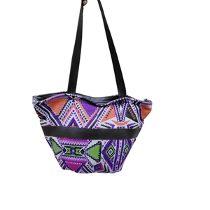Sac à bandoulière en coton perlé très demandé pour filles – Tendance et décontracté pour l'extérieur – Disponible à la vente - Product Image 1