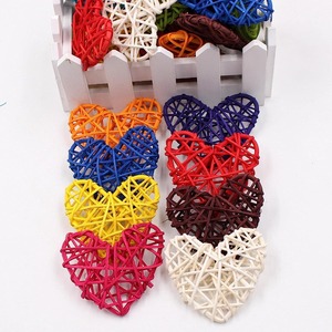 Cœurs en rotin colorés, meilleur prix, ornement décoratif en forme de cœur, essentiels pour les fêtes de la Saint-Valentin - Product Image 2