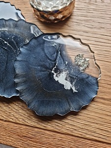 Posavasos decorativo de resina con diseño moderno y elegante, textura suave y durabilidad prolongada, adecuado para uso diario. - Product Image 6