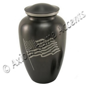 Urna de latón hecha a mano con artesanía detallada y acabado liso para honrar a los seres queridos por Axiom Home Accents - Product Image 5