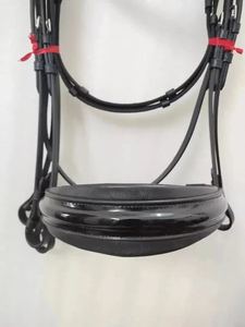 Brida de Doma Premium de Cuero Charol Negro Inglés con Cabezada de Manivela, Frentera con Cristales Brillantes y Acolchado, Accesorios para Caballos FHS BR262702 - Product Image 2