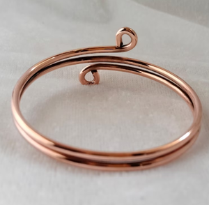 Pulsera de Cobre Sólido de Alta Resistencia con Acabado Pulido Liso, Doble Capa, Diseño de Espiral y Extremo Ajustable - Product Image 1