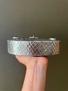 กระเป๋าคลัทช์งานแฮนด์เมด รูปทรงไม่สมมาตร ขนาดสั่งทำพิเศษ ทำจากทองเหลือง สลักลายสวยงาม สำหรับงานปาร์ตี้ ราคาสบายกระเป๋า โดย Universal Overseas - Product Image 4