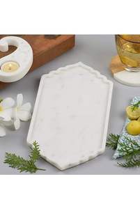 Plateau de service rectangulaire moderne en marbre plaqué, élégant et luxueux, pour restaurant, mariage, réception, à prix avantageux. - Product Image 3
