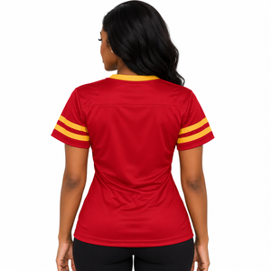 Camisetas de Fútbol de Manga Corta para Mujer PDK con Emblema Decorativo Grande en la Parte Delantera, Cuello en V y Franjas Atléticas en las Mangas - Product Image 2