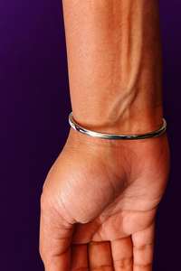 สร้อยข้อมือเพชรทรงกลมคุณภาพสูง สร้อยข้อมือแบบ Eternity สำหรับเด็กผู้หญิงและผู้หญิง เงินแท้ 925 ประดับลูกปัด สร้อยข้อมือมิตรภาพ - Product Image 5