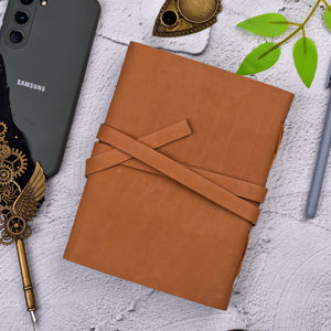 Journal en cuir gravé fait main avec fermeture à cordon |   Carnet vintage A5 avec motif plume |   Journal rustique pour écrire, cadeau - Product Image 4