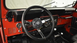 Jeep CJ7 Laredo Utilitario Clásico de Lujo de Segunda Mano, 1983-1986 - Product Image 2