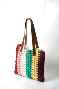 Sac femme tendance 2026 en paille et raphia style bohème chic, léger, écologique, prêt à voyager, design ouvert, avec sangle en cuir et fermeture à bouton - Product Image 3