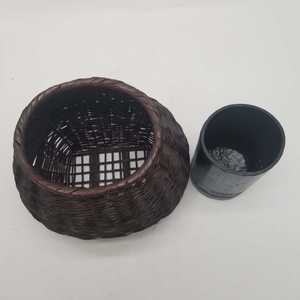 Cesta de bambú japonesa vintage vietnamita tejida a mano para ikebana con inserto de bambú, florero para arreglos florales, proveedor y fabricante - Product Image 1