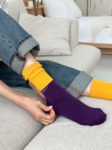 Chaussettes pour femmes de style coréen, couleur violette, en coton peigné de qualité supérieure - Product Image 5