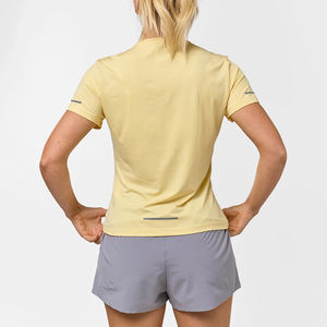 Conjunto de 2 piezas de camiseta de manga corta con cuello redondo y pantalones cortos con logo personalizado al por mayor para mujer, ropa deportiva de primavera y verano - Product Image 2