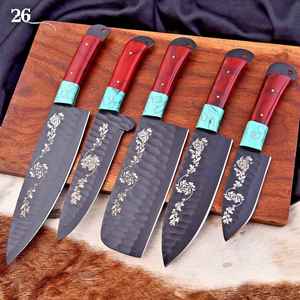 Ensemble de couteaux de cuisine forgés à la main sur mesure, 5 pièces, ensemble de couteaux de chef noirs martelés avec lame à motif floral gravé, manche hybride en résine turquoise - Product Image 5
