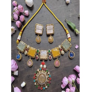 Ensemble de collier ras-de-cou en moissanite plaqué or de qualité supérieure, élégant et raffiné, pour femmes, idéal pour les occasions classiques et les soirées - Product Image 1