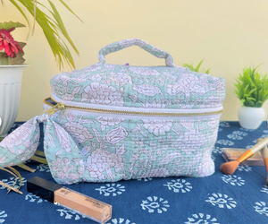 Nuevo Diseño, Bolsa de Cosméticos Acolchada Suave para Viaje, Bolsa de Aseo Portátil y Linda para Mujer, Bolsa de Maquillaje con Cierre, Bolsa de Vanidad en Venta - Product Image 5