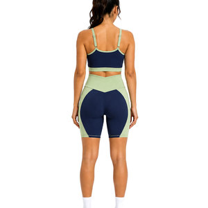 Ensemble de sport côtelé élégant et sans coutures pour femme – Tenue d'entraînement ajustée et extensible pour le fitness, la gym, la course et l'exercice - Product Image 2
