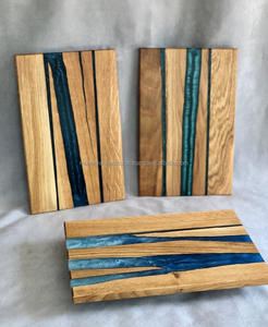 Tabla de cortar de madera hecha a mano de la mejor calidad con forma cuadrada para uso en la cocina - Product Image 1