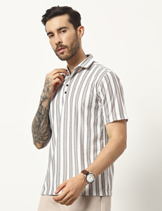 Camiseta de Manga Corta a Rayas con Cuello Alto para Hombre, Diseño Estampado, Corte Regular, Color Blanco Beige - Product Image 2