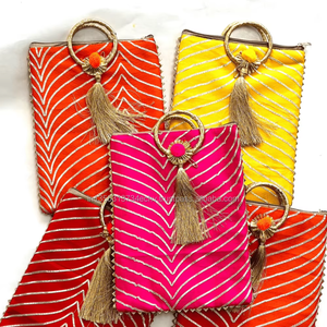 ถุงของขวัญงานปักมือแบบอินเดียสำหรับงานขึ้นบ้านใหม่ งานแต่งงาน งานฮัลดี และงานเลี้ยงฉลองต่างๆ - Product Image 1