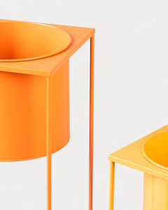 Ensemble moderne de trois supports de plantes en métal avec pots cylindriques orange, jaune et crème, supports de plantes géométriques en fer pour l'intérieur - Product Image 6